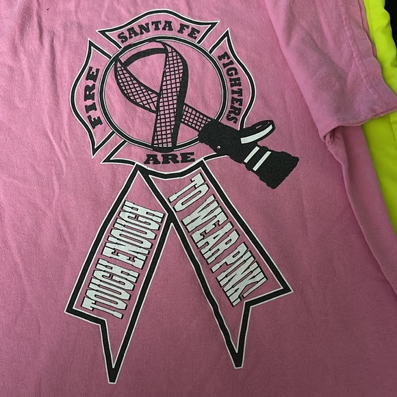 Small but more like medium FF t shirt womens - Picture 4 of 5